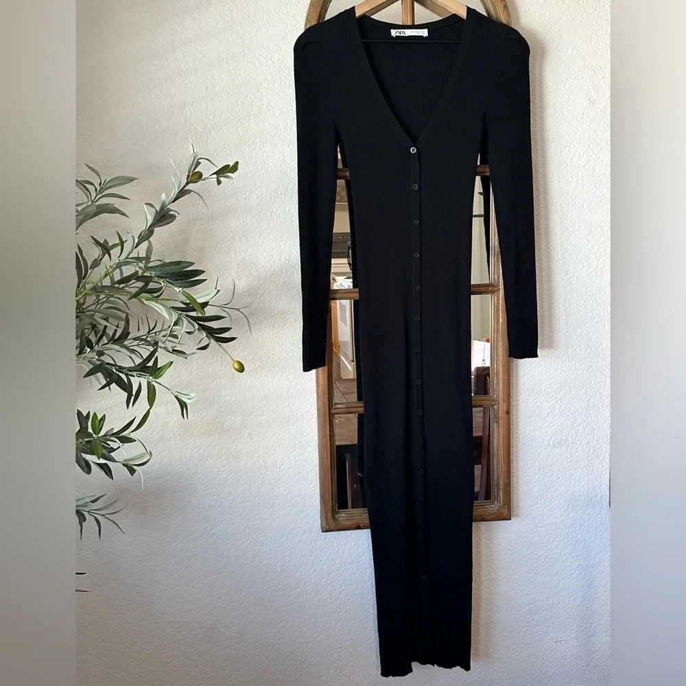 Zara Black Ribbed Knit Button Front Maxi Dress Size M V-Neck Long Sleeve Fitted - Picture 2 of 7